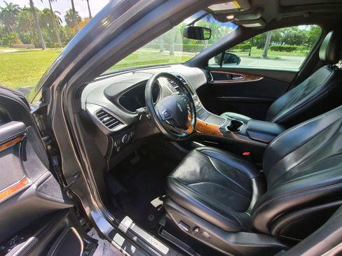 Used 2018 Lincoln MKX Reserve FWD image 23