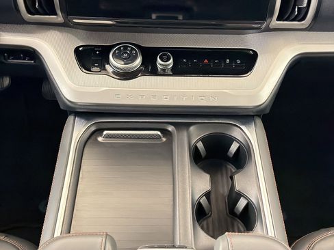 Certified 2025 Ford Expedition Active AWD/4WD image 25