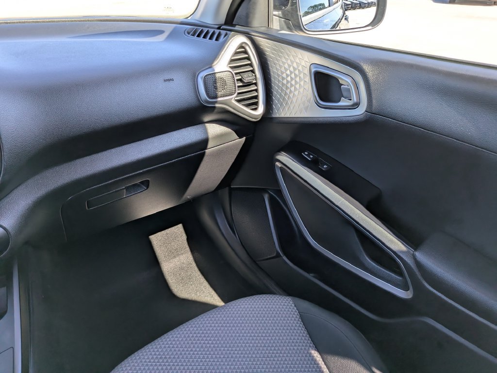 Certified 2023 Kia Soul LX FWD image 16