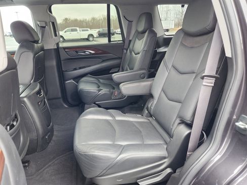 Used 2015 Cadillac Escalade Luxury image 12