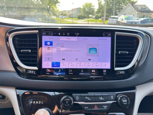 Used 2023 Chrysler Pacifica Touring-L FWD image 64