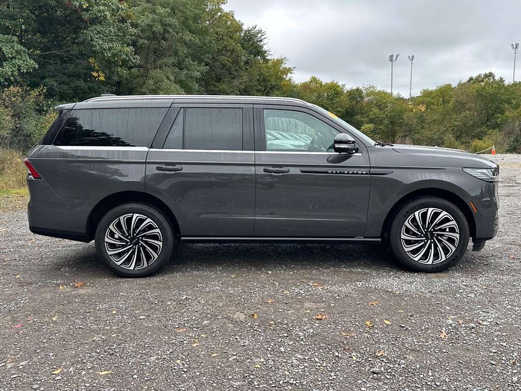 New 2025 Lincoln Navigator Black Label AWD/4WD image 4