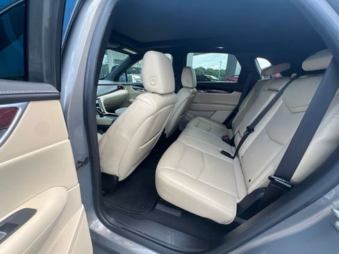 Used 2017 Cadillac XT5 Luxury w/ Driver Awareness Package AWD/4WD image 15
