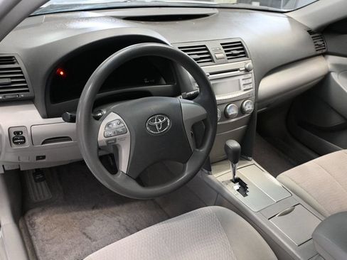 Used 2011 Toyota Camry LE FWD image 6