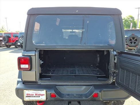 Used 2022 Jeep Wrangler Unlimited Rubicon w/ Cold Weather Group AWD/4WD image 6