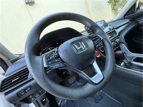 Used 2019 Honda Accord EX image 8