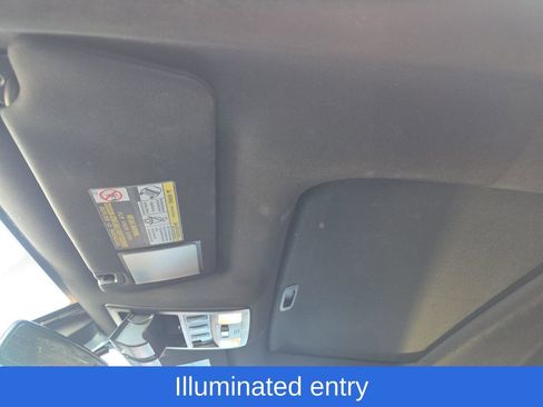 Used 2018 Toyota Tacoma SR5 AWD/4WD image 8