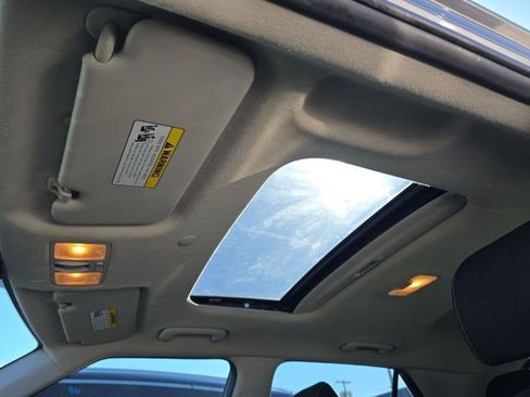 Used 2023 Hyundai Venue SEL image 13