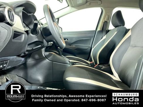 Used 2022 Nissan Versa SV image 4