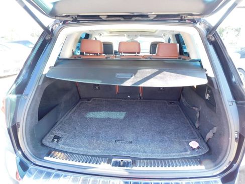 Used 2016 Volkswagen Touareg Sport image 18