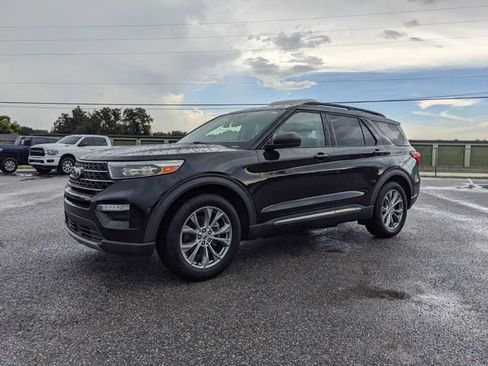 Certified 2021 Ford Explorer XLT w/ Equipment Group 202A RWD image 8