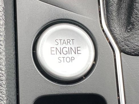 Certified 2022 Volkswagen Atlas Cross Sport SEL Premium R-Line image 20