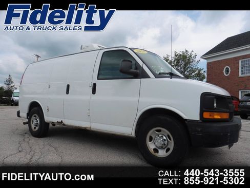 Used 2015 Chevrolet Express 2500 RWD image 1