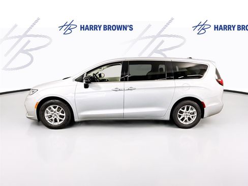 Used 2024 Chrysler Pacifica Touring-L FWD image 28
