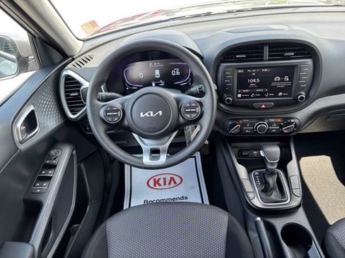 Certified 2025 Kia Soul LX w/ LX Technology Package FWD image 13