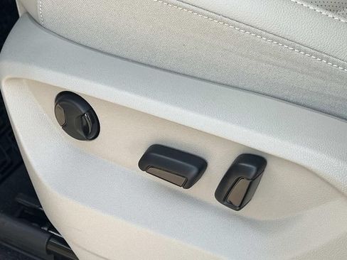New 2026 Volkswagen Atlas SE FWD image 14