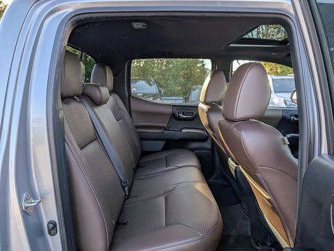 Used 2019 Toyota Tacoma Limited image 12