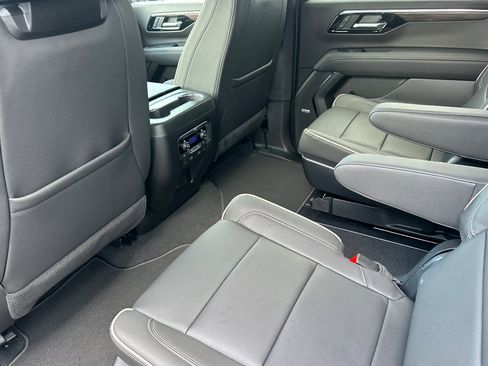 New 2025 Chevrolet Suburban Premier image 12