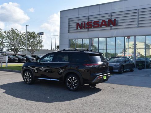 New 2026 Nissan Pathfinder Platinum FWD image 6