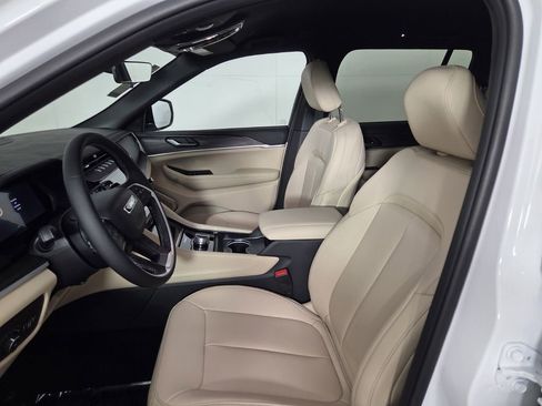 New 2026 Jeep Grand Cherokee Limited RWD image 8