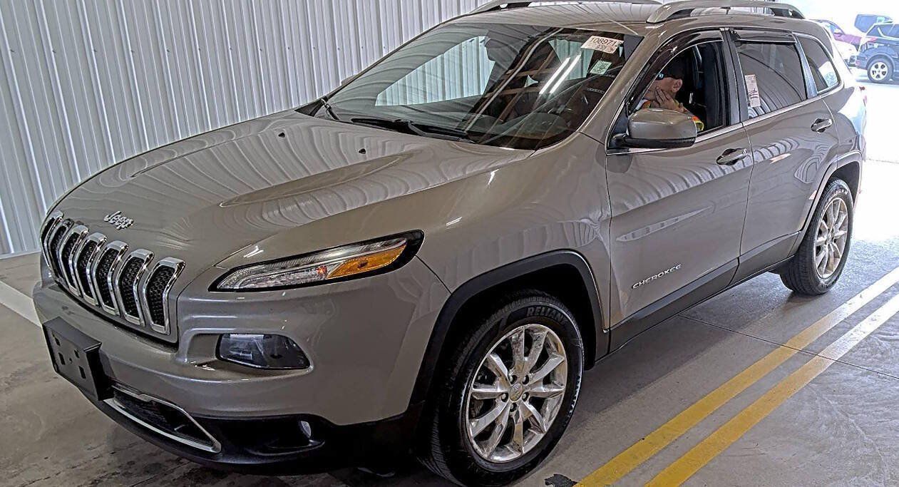Used 2017 Jeep Cherokee Limited AWD/4WD image 1