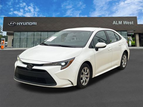 Used 2024 Toyota Corolla LE image 1