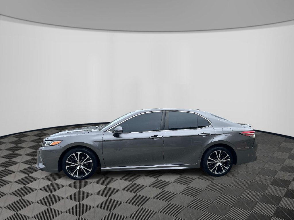 Used 2019 Toyota Camry SE FWD image 2