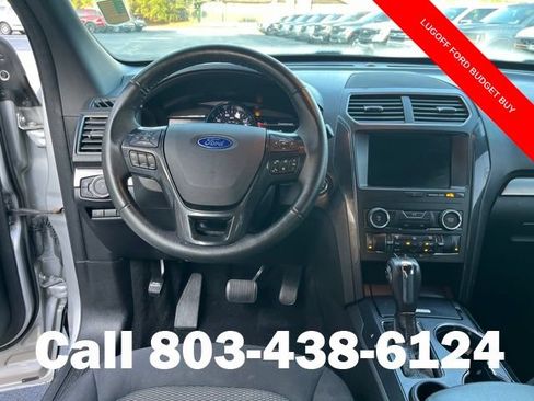 Used 2018 Ford Explorer XLT w/ Equipment Group 201A FWD image 17