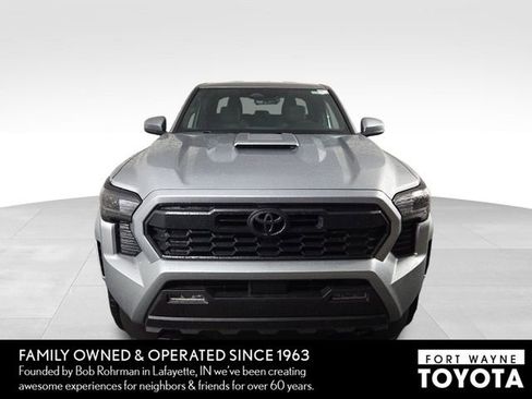 Used 2025 Toyota Tacoma TRD Sport image 3