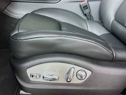 New 2026 Porsche Macan image 13