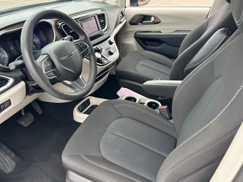 Used 2023 Chrysler Voyager LX FWD image 26