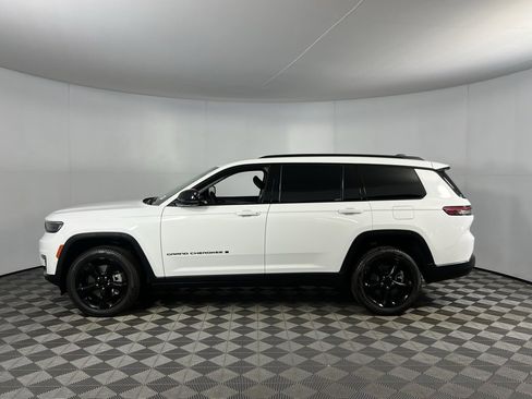 Used 2023 Jeep Grand Cherokee L Limited w/ Luxury Tech Group II image 9