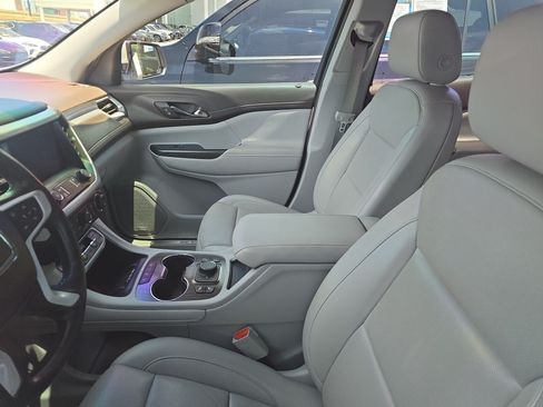 Used 2021 GMC Acadia SLT w/ Technology Package FWD image 4