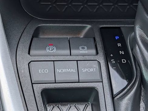 Used 2025 Toyota RAV4 XLE FWD image 16