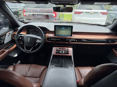 Used 2023 Lincoln Aviator Reserve w/ Equipment Group 201A AWD/4WD image 17