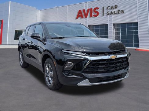 Used 2025 Chevrolet Blazer LT FWD image 3