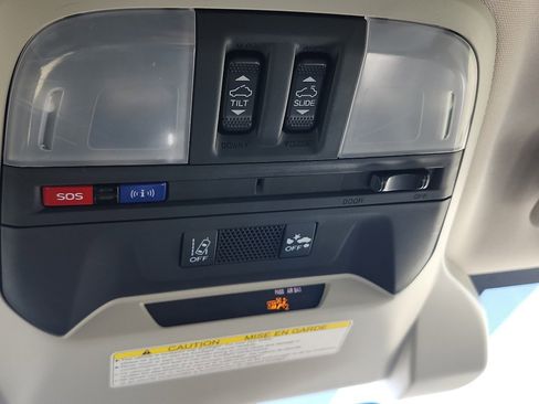 Used 2018 Subaru Crosstrek 2.0i Limited image 31