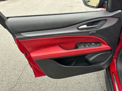 Used 2019 Alfa Romeo Stelvio Ti w/ Nero Edizione image 13