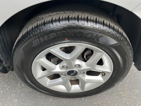 Used 2025 Kia Soul LX w/ LX Technology Package image 28