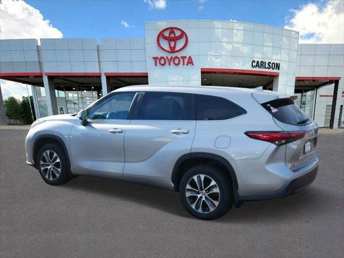 Certified 2023 Toyota Highlander XLE image 6