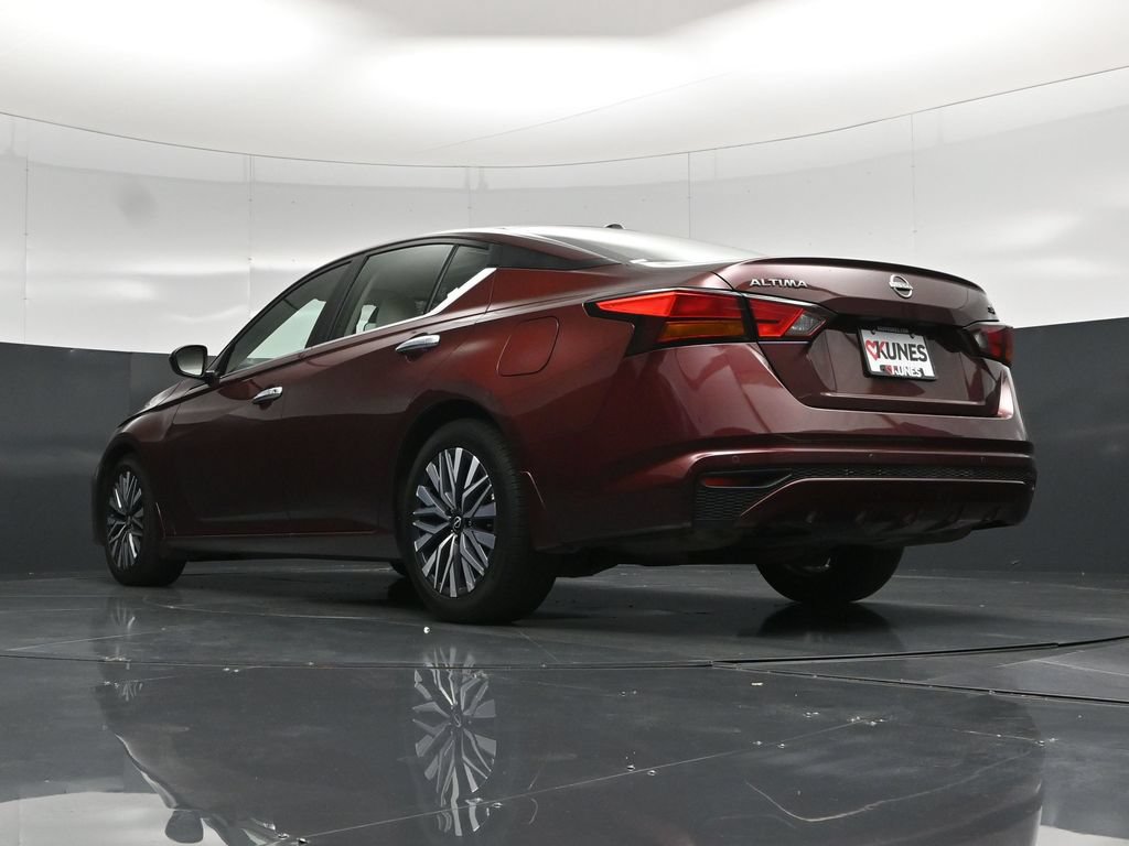Used 2024 Nissan Altima 2.5 SV FWD image 49