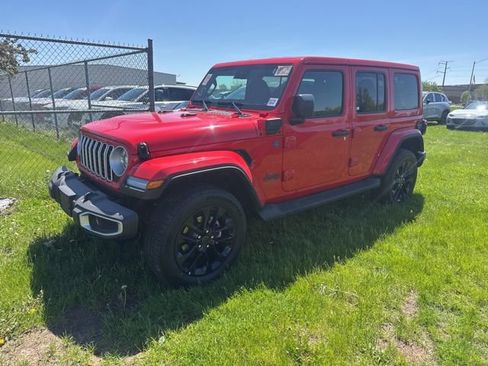 Used 2025 Jeep Wrangler Unlimited Sahara image 1