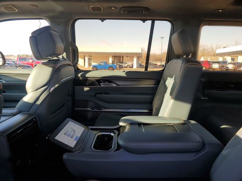 Used 2023 Jeep Grand Wagoneer Series III w/ Quick Order Packagew 28T image 32