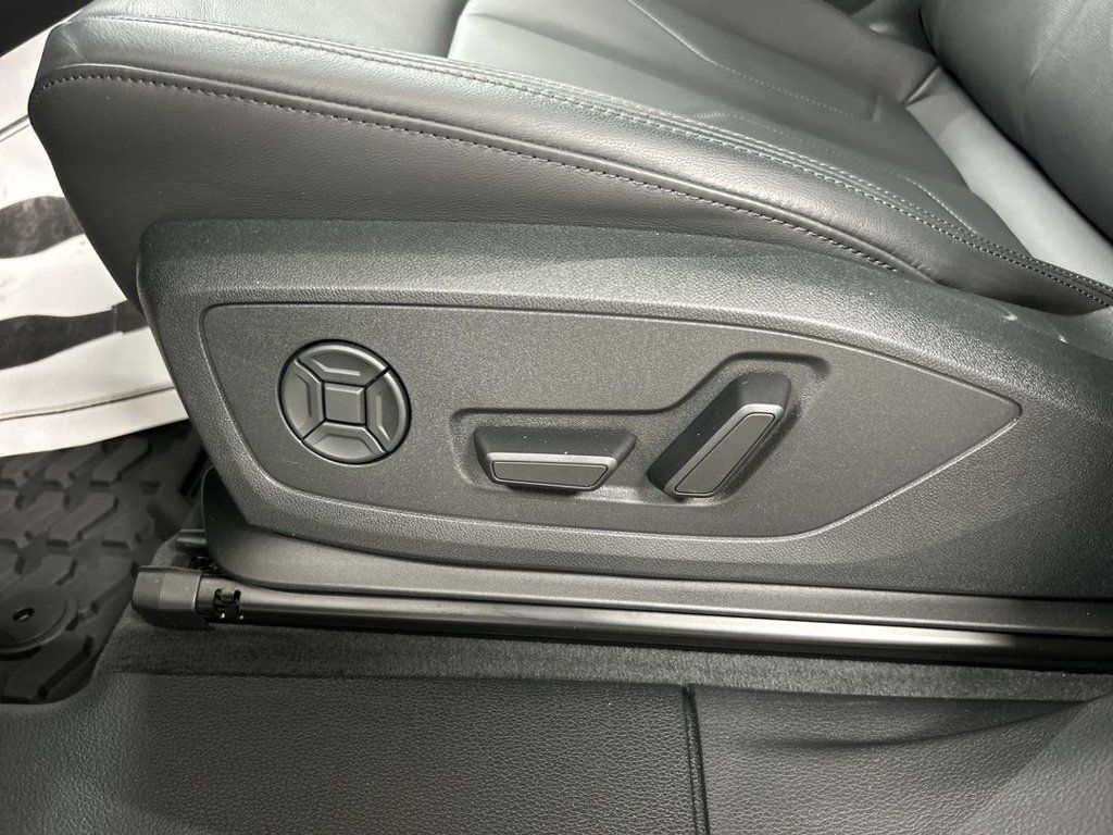 Used 2025 Audi Q3 2.0T Premium AWD/4WD image 11