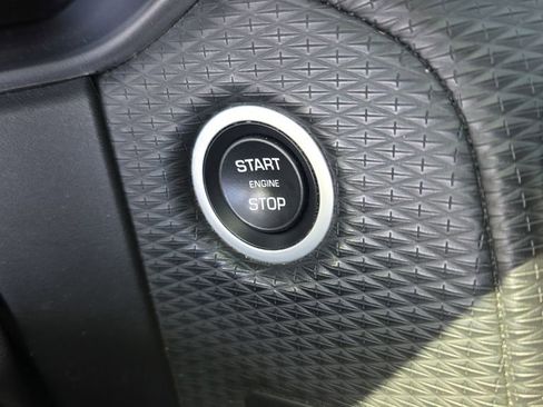 Used 2019 Land Rover Range Rover Velar R-Dynamic SE image 24