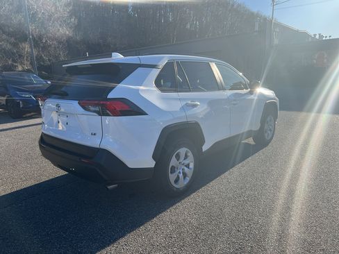 Used 2019 Toyota RAV4 LE image 5