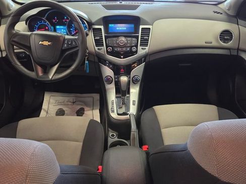 Used 2014 Chevrolet Cruze LS FWD image 8