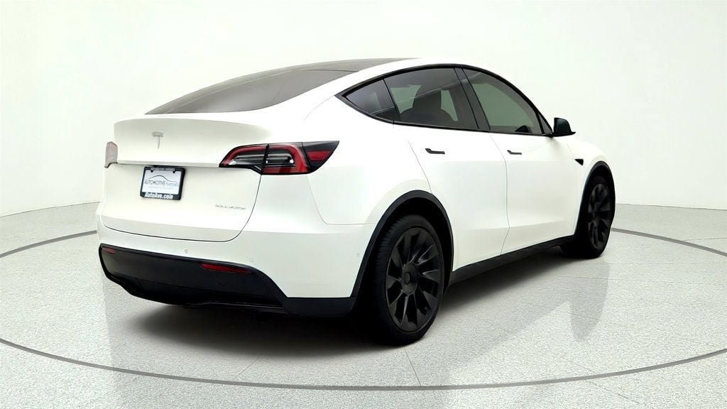 Used 2021 Tesla Model Y Long Range AWD/4WD image 5