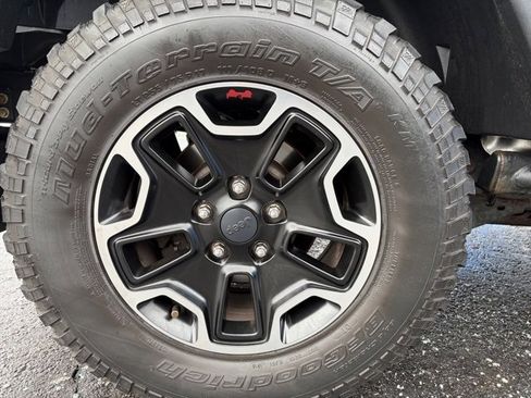 Used 2016 Jeep Wrangler Unlimited Rubicon image 11