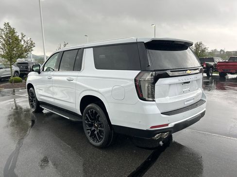 New 2026 Chevrolet Suburban High Country w/ Sun And Tow Package AWD/4WD image 5